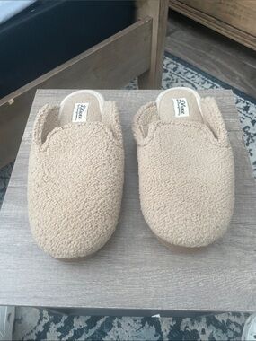 Women’s Dluxe by Dearfoams Cozy Sherpa Slip-On Slippers — Beige US 9-10 R61